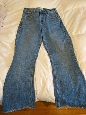 Abercrombie & Fitch Wide-Leg Flare Jeans in Medium Blue size 27